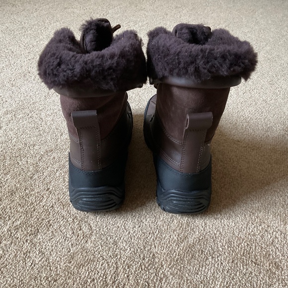 Uggs Adirondack waterproof new with tag boots - Picture 4 of 10